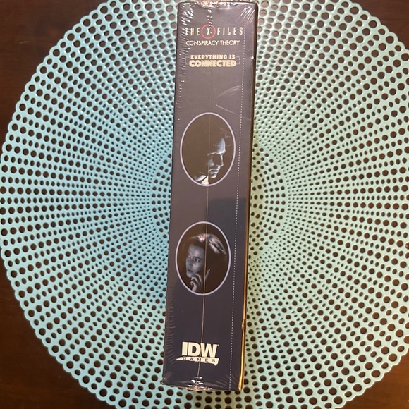 X-Files Conspiracy Theory 2018 Game "Everything is Connected" Factory Sealed - Picture 4 of 4